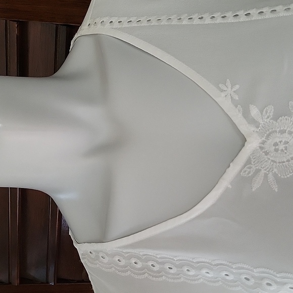 Ariat White Short Sleeve Eyelet Top Sheer Lightweight Airy Blouse Coverup Small - Picture 4 of 11